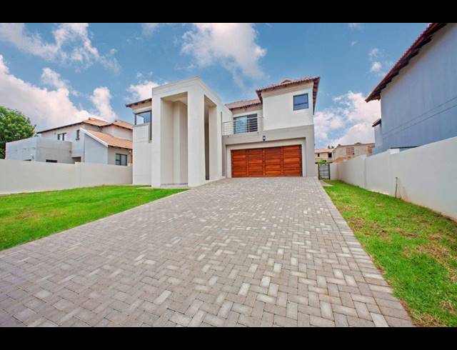 3 BEDROOM GATED ESTATE FOR SALE IN RUIMSIG COUNTRY ESTATE